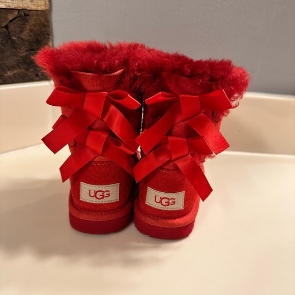 Red girls Bailey bow Uggs size 10 - Picture 1 of 6